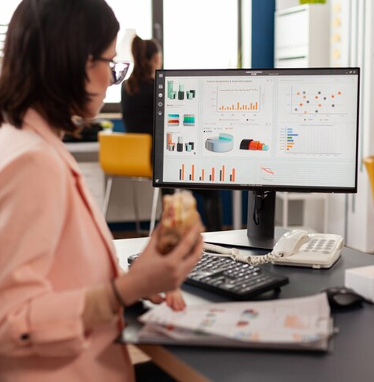 Businesswoman-eating-tasty-sandwich-having-meal-break-working-in-business-company-office-during-takeout-lunchbreak